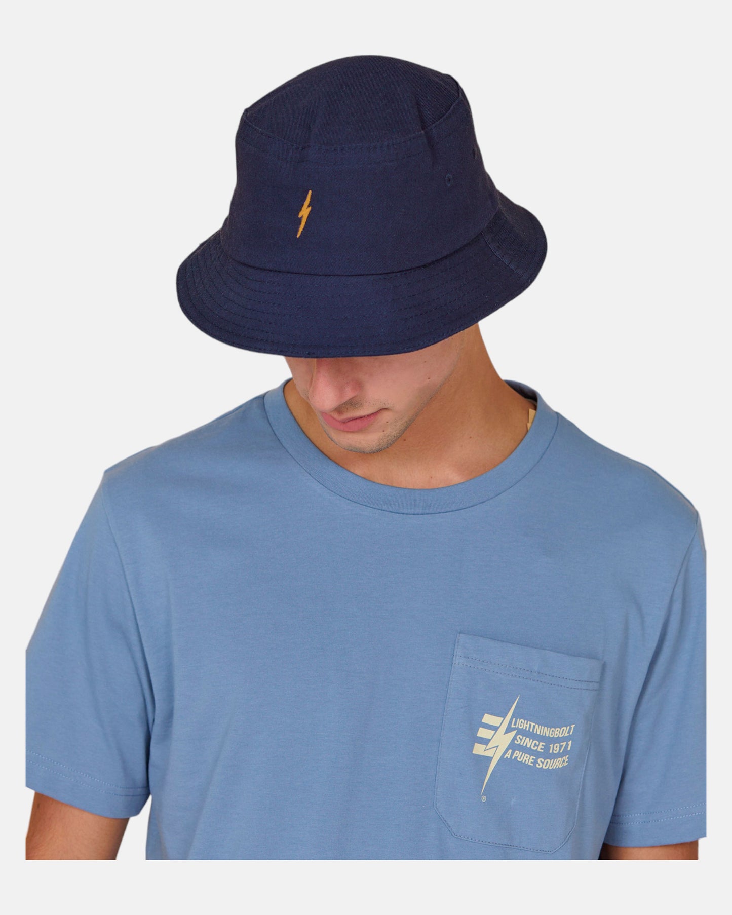 BUCKET HAT